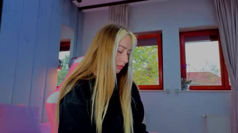 Snapshot of reina_cummings chatting on 11/19/25, 06:57 reina cummings online show from 11/19/25, 06:57