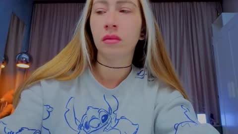 Snapshot of reina_cummings chatting on 11/23/25, 06:35 reina cummings online show from 11/23/25, 06:35