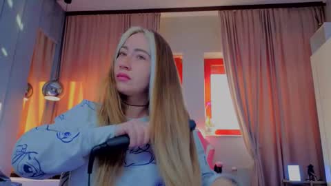 Snapshot of reina_cummings chatting on 11/24/25, 07:19 reina cummings online show from 11/24/25, 07:19