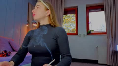 Snapshot of reina_cummings chatting on 12/01/25, 06:18 reina cummings online show from 12/01/25, 06:18