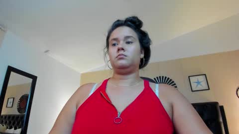 Snapshot of reina_loren chatting on 09/26/25, 02:04 reina_loren online show from 09/26/25, 02:04