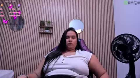 Snapshot of reina_loren chatting on 08/06/26, 05:31 reina_loren online show from 08/06/26, 05:31