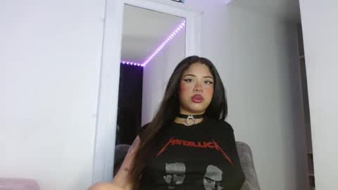 reina_reina online show from 09/14/25, 10:09