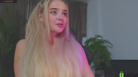 Snapshot of relax_time_ chatting on 09/11/25, 04:40 Anna online show from 09/11/25, 04:40