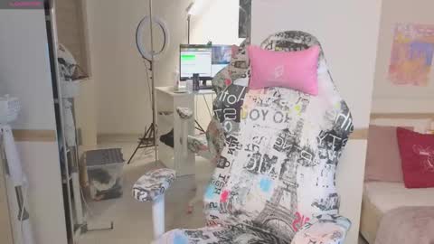 Snapshot of relax_time_ chatting on 09/28/25, 11:48 Anna online show from 09/28/25, 11:48