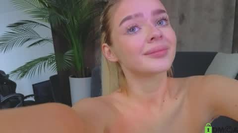 Snapshot of relax_time_ chatting on 10/01/25, 02:45 Anna online show from 10/01/25, 02:45