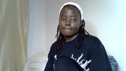 Snapshot of rem010a chatting on 10/19/25, 07:14 rem010a online show from 10/19/25, 07:14