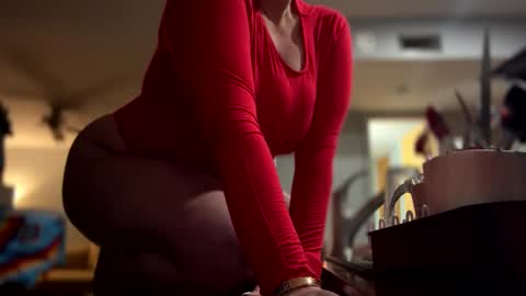 Snapshot of remmissecrets chatting on 12/25/24, 12:05 remmissecrets online show from 12/25/24, 12:05