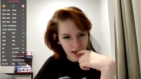 Snapshot of renaeblaski chatting on 02/11/26, 09:53 Claire online show from 02/11/26, 09:53