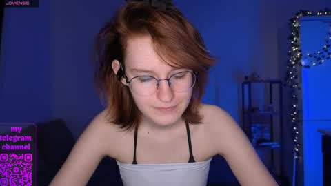 Snapshot of renaeblaski chatting on 04/17/26, 06:11 Claire online show from 04/17/26, 06:11