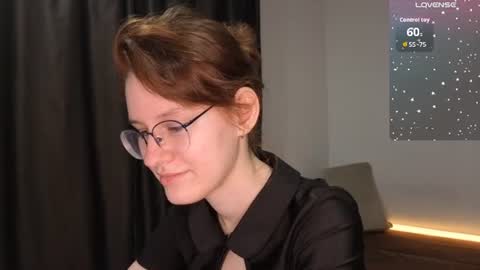 Snapshot of renaeblaski chatting on 06/10/26, 06:51 Claire online show from 06/10/26, 06:51