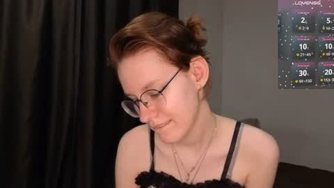 Snapshot of renaeblaski chatting on 06/11/26, 06:06 Claire online show from 06/11/26, 06:06