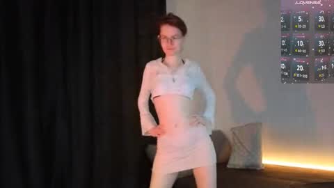 Snapshot of renaeblaski chatting on 06/12/26, 06:18 Claire online show from 06/12/26, 06:18