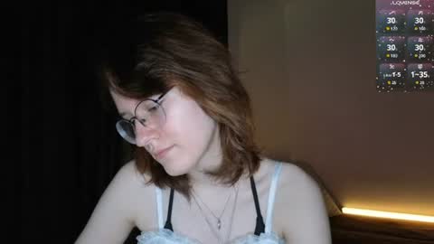 Snapshot of renaeblaski chatting on 06/14/26, 06:21 Claire online show from 06/14/26, 06:21