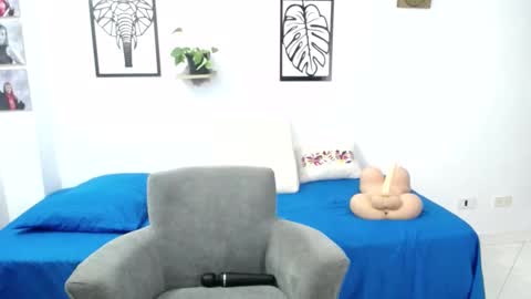 Renata Salinas online show from 01/04/25, 03:40