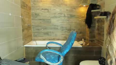 Snapshot of renata_venuss chatting on 10/01/25, 10:16 Renata Venuss  online show from 10/01/25, 10:16