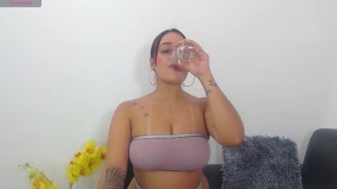 renatabrownn28 online show from 06/01/26, 04:31