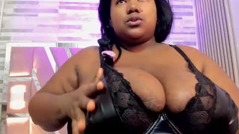 Snapshot of renatafoxter chatting on 07/04/26, 11:27 nataly online show from 07/04/26, 11:27
