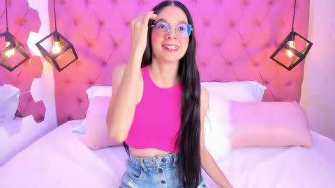 Snapshot of renataoviedo chatting on 04/21/26, 11:40 Renata Oviedo online show from 04/21/26, 11:40