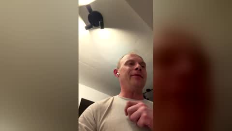 rene_brulee online show from 12/19/25, 01:23