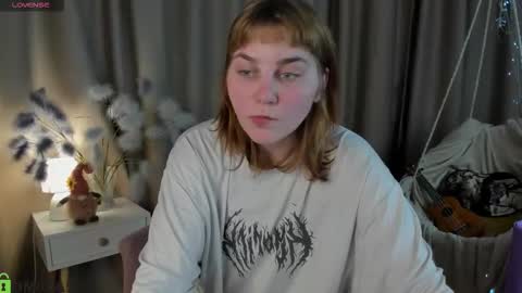 Snapshot of rene_shine chatting on 10/29/25, 10:28 rene_shine online show from 10/29/25, 10:28