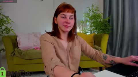 Snapshot of rene_shine chatting on 11/14/25, 03:22 rene_shine online show from 11/14/25, 03:22