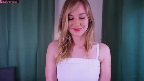 Snapshot of renecatino chatting on 05/30/26, 02:47 Emma online show from 05/30/26, 02:47