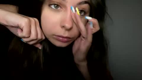 renee_loah online show from 09/19/25, 10:32