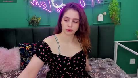 Snapshot of reneeblair chatting on 04/14/26, 01:44 reneeblair online show from 04/14/26, 01:44
