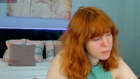 Snapshot of reneefoxy_ chatting on 06/10/26, 01:06 reneefoxy_ online show from 06/10/26, 01:06