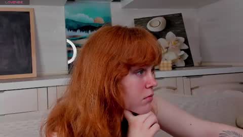 Snapshot of reneefoxy_ chatting on 06/11/26, 01:16 reneefoxy_ online show from 06/11/26, 01:16