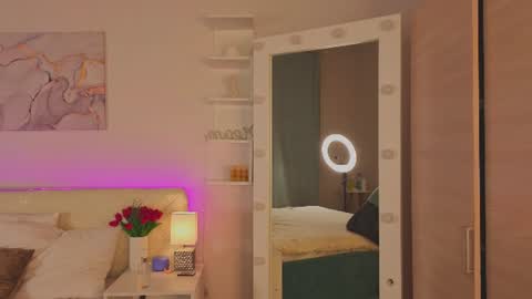Snapshot of reneefoxy_ chatting on 06/12/26, 01:04 reneefoxy_ online show from 06/12/26, 01:04