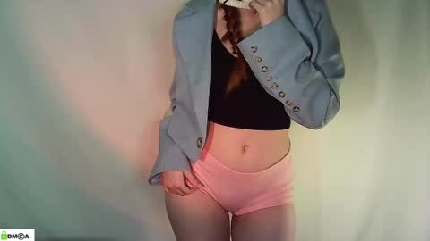 Snapshot of renesme_lusilia chatting on 05/14/26, 02:07 Renesme White Im here from Monday to Friday online show from 05/14/26, 02:07