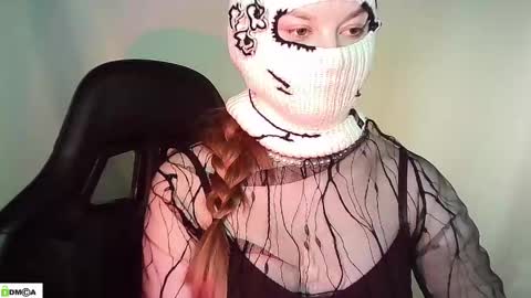 Snapshot of renesme_lusilia chatting on 05/18/26, 04:07 Renesme White Im here from Monday to Friday online show from 05/18/26, 04:07