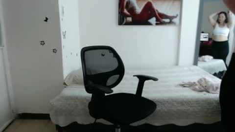 renesmee tanner online show from 01/26/25, 05:55