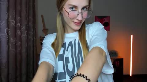 Rina online show from 10/17/25, 01:57