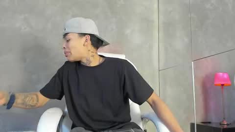 Snapshot of renzo_dogan chatting on 12/04/25, 02:54 Ren online show from 12/04/25, 02:54