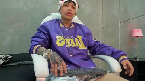 Snapshot of renzo_dogan chatting on 12/05/25, 03:26 Ren online show from 12/05/25, 03:26