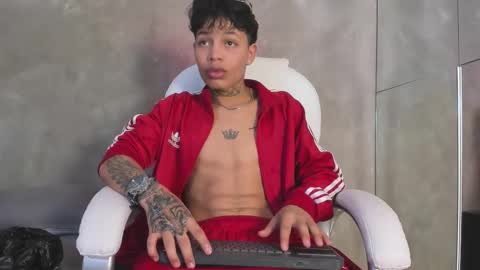 Snapshot of renzo_dogan chatting on 12/13/25, 07:53 Ren online show from 12/13/25, 07:53