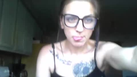 Snapshot of ressaella chatting on 10/20/25, 10:43 ressaella online show from 10/20/25, 10:43