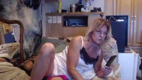 Snapshot of retro834 chatting on 09/10/25, 08:14 Rhett online show from 09/10/25, 08:14