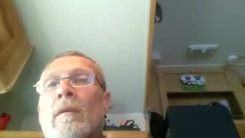 Snapshot of retro834 chatting on 10/06/25, 02:58 Rhett online show from 10/06/25, 02:58