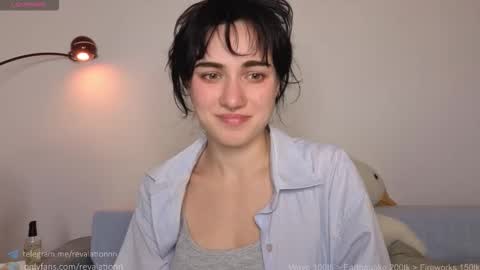 Snapshot of revalation_ chatting on 09/27/25, 06:35 Ewiwi online show from 09/27/25, 06:35