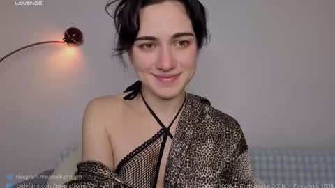 Snapshot of revalation_ chatting on 10/19/25, 03:12 Ewiwi online show from 10/19/25, 03:12