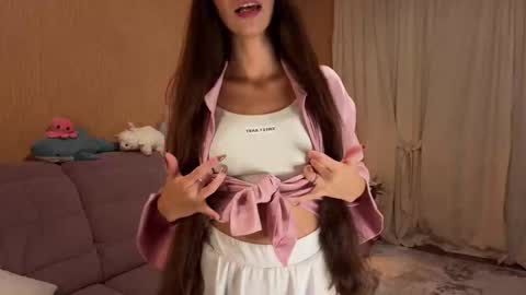 Snapshot of revi_art chatting on 10/12/25, 05:34 Revi online show from 10/12/25, 05:34