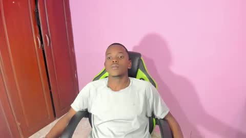 Snapshot of rey_bbc chatting on 05/17/26, 02:35 rey_bbc online show from 05/17/26, 02:35
