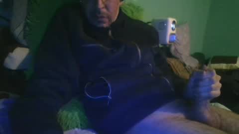 reyes_albert2006 online show from 01/13/25, 11:52