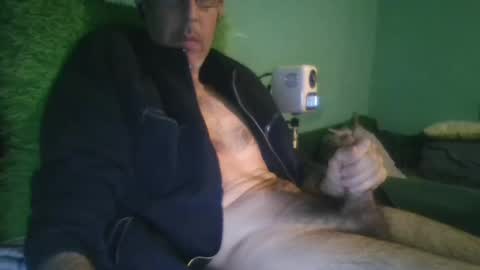 reyes_albert2006 online show from 03/10/25, 11:53