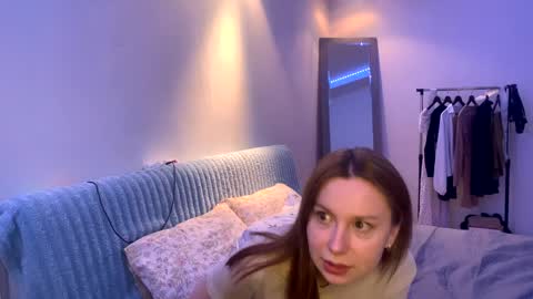 Snapshot of reynasweet_ chatting on 04/03/26, 10:30 Lola online show from 04/03/26, 10:30