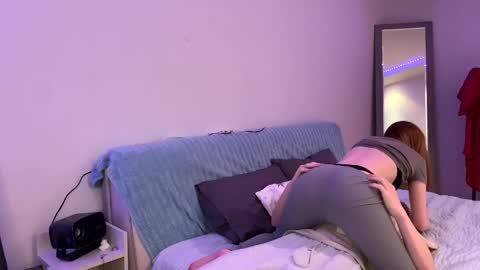 Snapshot of reynasweet_ chatting on 04/08/26, 10:10 Lola online show from 04/08/26, 10:10